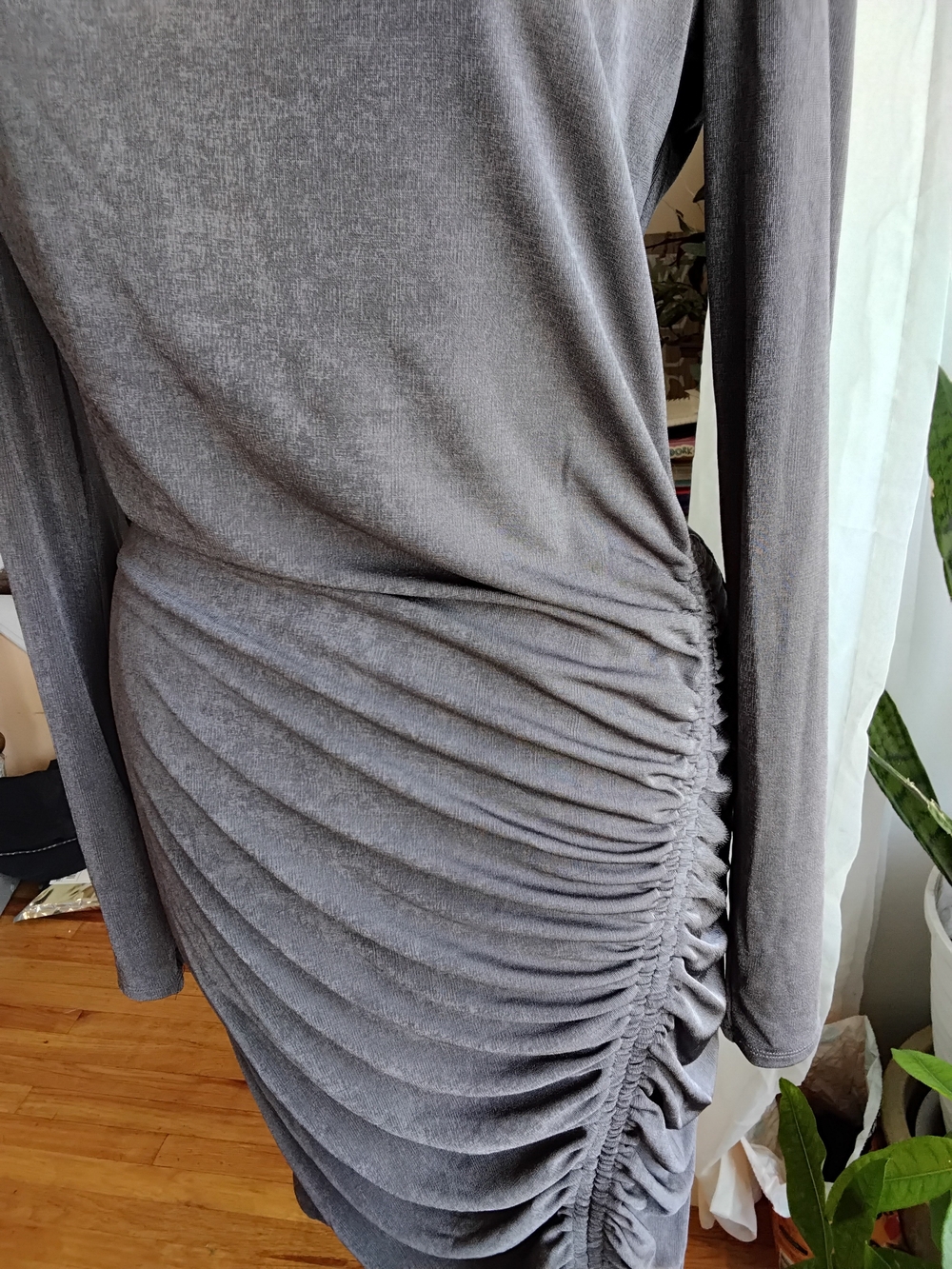 Jennifer Lopez Charcoal Ruched Long-Sleeve Midi Dress - Picture 5 of 6